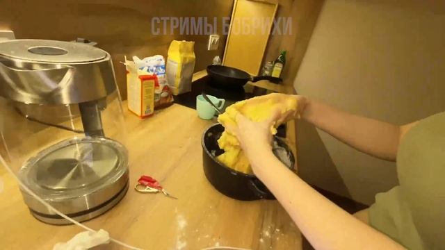 Бобриха и Света Соллар ГОТОВЯТ медовик ч.1 смотреть онлайн