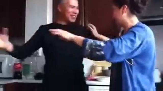 Мама и папа учат танцевать вальс смотреть онлайн