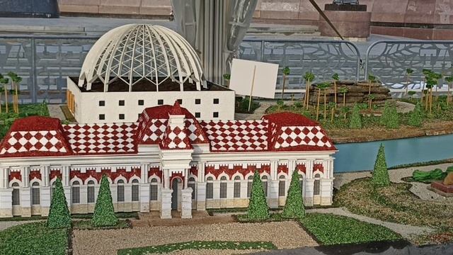 Арт-проект "Вкусный город". Достопримечательности Екатеринбурга выполнены из пищевых продуктов