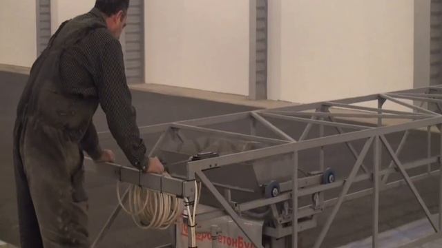 Полуавтоматическая установка нанесения топпинга промышленных полов " SPREADER BRIDGE 1\9 " смотреть онлайн