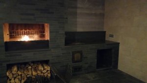 Закрытая беседка с барбекю от www.kaminochag.ru