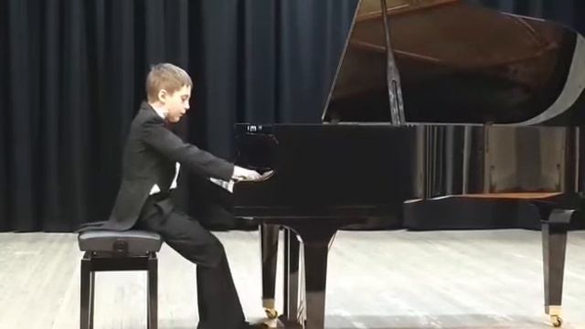 А.Корепанов "Аллегретто грациозо". Исполняет Ивайкин Иван - 8 лет смотреть онлайн