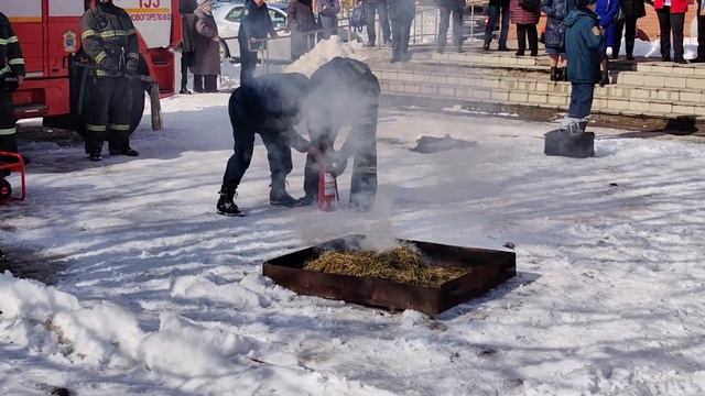 Чем правильно тушить горящую траву. (Ландшафтный пожар)