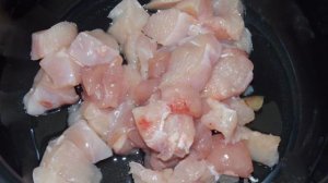 Нежный гуляш из куриного филе в мультиварке