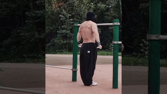 День мощной тренировки.
Пресс, упражнения с полотенцем спина, дельты, пресс.53 г-это только цифра.
