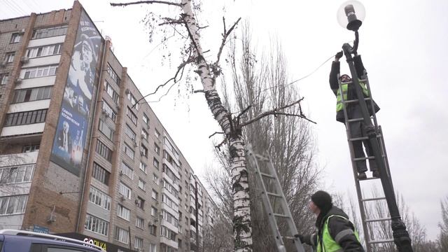 В Самаре на улице Ленинградской установили новогодние 