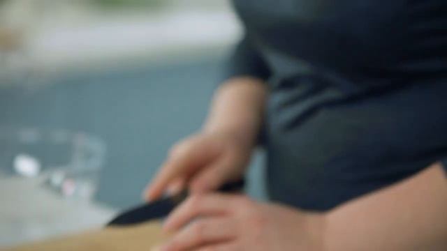 ГОТОВИМ С АДЕЛЬ Крылышки куриные в тыкве, блины на кефире с припеком, салат "Итальянский" смотреть онлайн