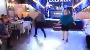 Самый смешной танец мамы с сыном!