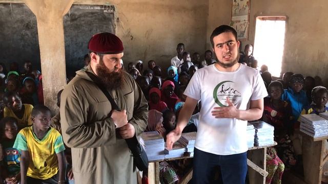 Условия в одном из медресе Африки смотреть онлайн