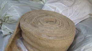 Какой межвенцовый утеплитель лучше для бани? Мох или джут?