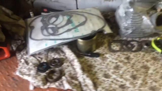 Собираю двигатель Иж Планета 5. Ставим коленвал,меняем подшипники и сальники. Первые тупняки:) смотреть онлайн