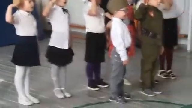 Танец под песню "Солдат молоденький" смотреть онлайн