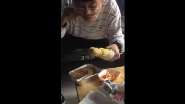 Лайфхак Как есть кукурузу быстро / Lifehack How to Eat Corn Fast смотреть онлайн