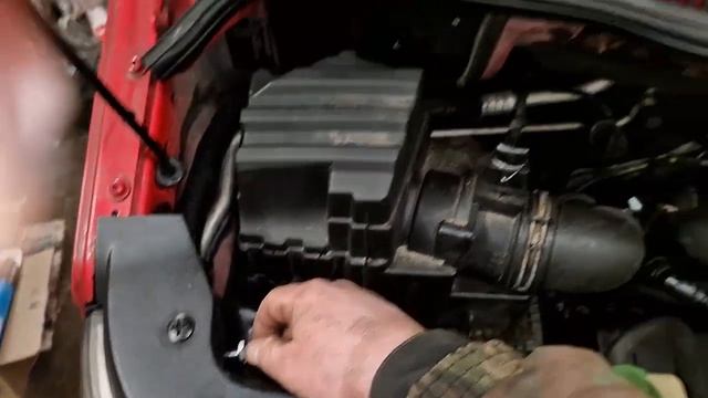 Установка амортизатора капота VW T5. смотреть онлайн