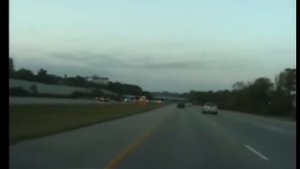 Машина врезается в опору моста на скорости 160 км/ч