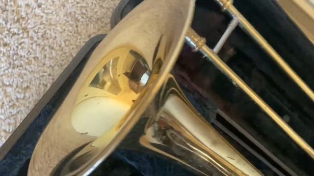 Yamaha Student Trombone YSL 354 with Case and mouthpiece смотреть онлайн