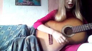 Жемчуга в волосах под гитару ,поёт девушка