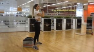 Приседания с гирей для дам