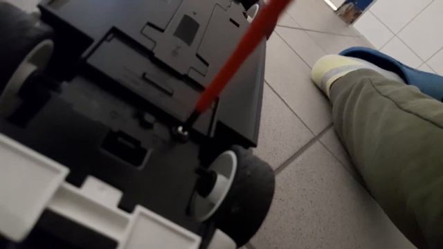 hier steckt man die Batterien von dem playmobil Porsche mission E deutsch смотреть онлайн