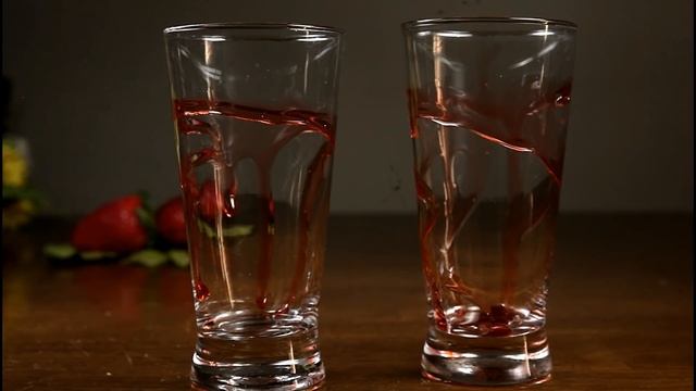 घर में बनाये रेस्टोरेंट स्टाइल स्ट्रॉबेरी मिल्कशेक | STRAWBERRY MILKSHAKE RECIPE смотреть онлайн