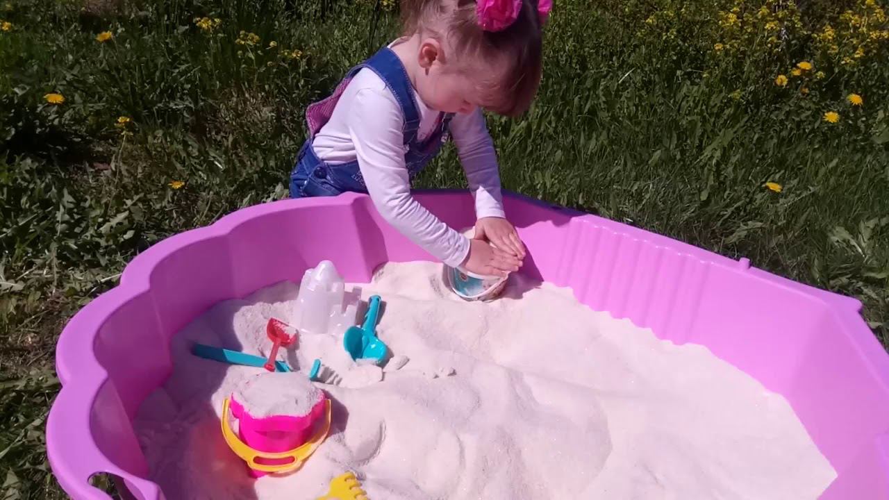 Песок для песочницы. Детская площадка с песком. Ребенок песочница кварцевый песок. Песок для песочницы. Песок в песочницу работа.