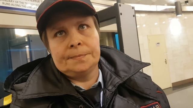 Как общаться с полицией (проверка документов у м. Адмиралтейская) смотреть онлайн