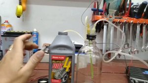 Вакуумный насос. Для откачки жидкостей прокачки тормозов и т.д.