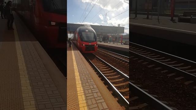 Прибытие поезда ЭШ-2 023 "Stadler" (Аэроэкспресс) на станцию "Сколково"