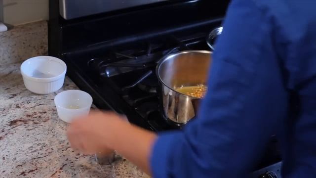 How to Make Popcorn That Tastes Like Theater Popcorn : Quick Snacks & Kitchen Tips смотреть онлайн