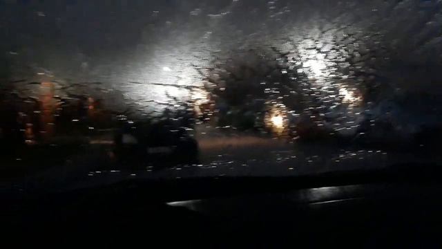 Как убрать лёд с лобового стекла без скребка. смотреть онлайн