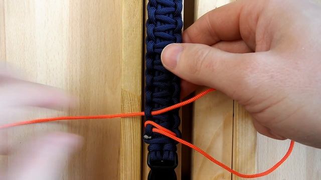 Браслет из паракорда Кобра прошитая микрокордом