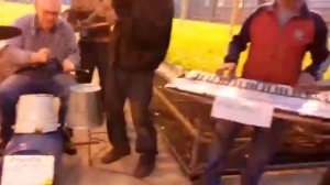 Группа Август, музыканты в теплице с салатом