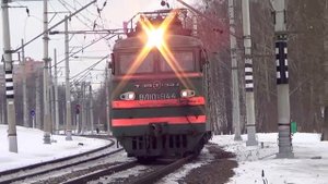 Приветливый помощник машиниста ВЛ10У-944:-)))