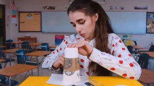 КАК БЕСПАЛЕВНО СИДЕТЬ В ТЕЛЕФОНЕ НА УРОКЕ? Лайфхаки для школы С телефоном! Как развлечься В классе!