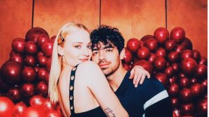 Joe Jonas & Sophie Turner Right Here