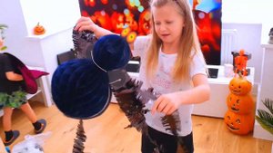 Эльвира и Райан играют Хэллоуин