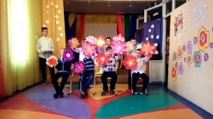 Танец цветов. Мальчики 3 класса