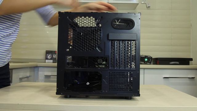 Thermaltake Core V21 - rich case смотреть онлайн