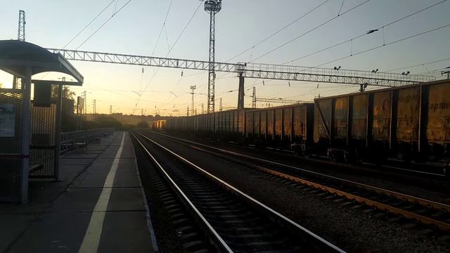 Встреча Электровоза ВЛ85-021 с грузовым поездом и электровоза ВЛ80Р-1543 с грузовым поездом смотреть онлайн