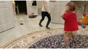 С днём рождения, Ариша! 1 годик внучке. Музыка С.Чекалина Под звёздами..mp4