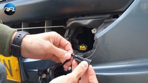 Aharon LED Fog Smasher LED fog light installation on a Peugeot 207
