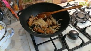 Спагетти с курицей в соевом соусе