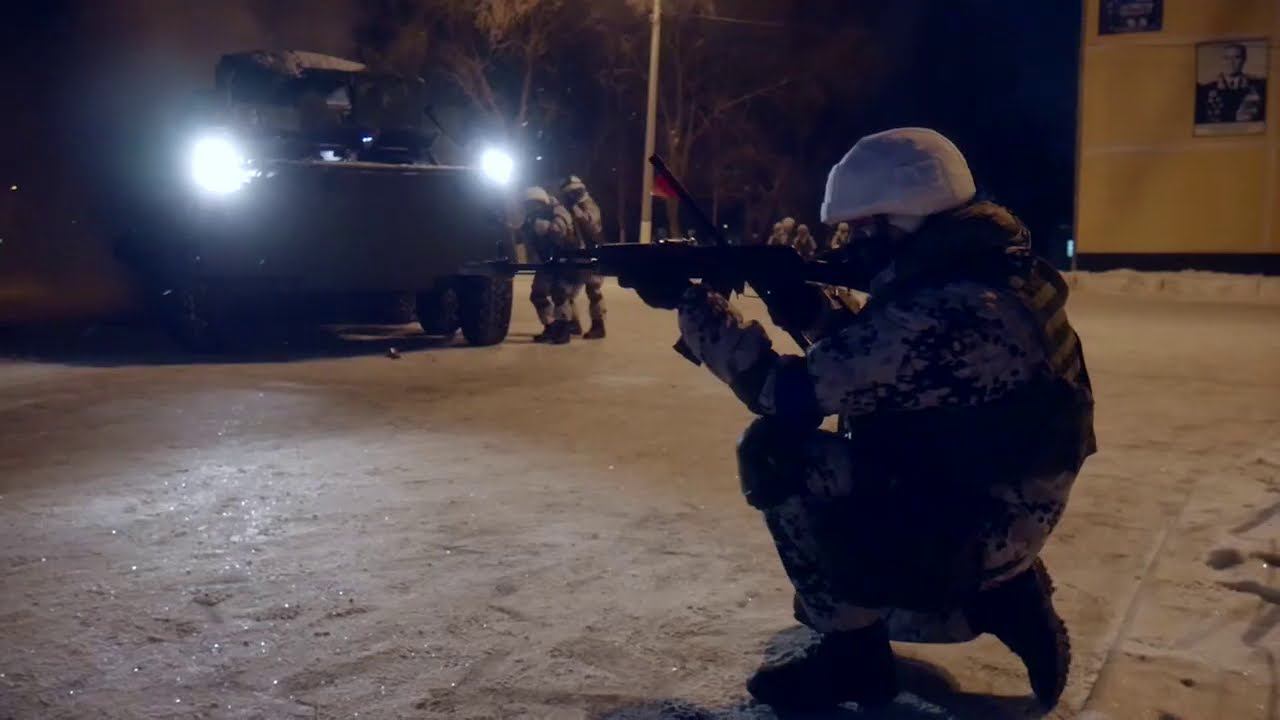 Ночные нападения. Фото солдата РФ ночью.