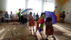 Танец с зонтиками. Старшая группа