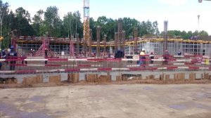 Стройка 1-го этажа здания. Футаж