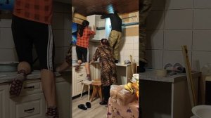 Вешаем угловой шкаф кухни из Леруа Мерлен