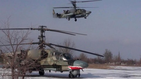 Штурмовики Ка-52 уничтожают укрепрайоны и технику националистов