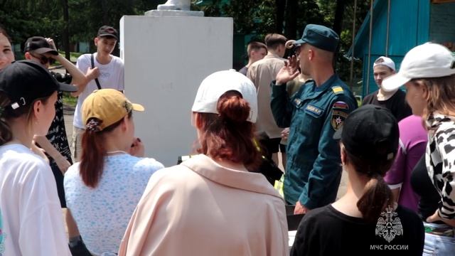 БезОпасное занятие провели сотрудники МЧС России в лагере имени О. Кошевого