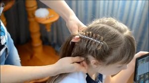 Красивые косички с лентой на 1 сентября. Бант Надия