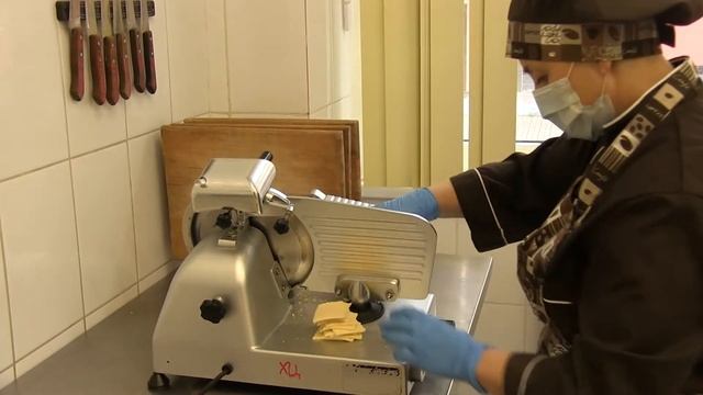 Как приготовить завтрак в школьной столовой? смотреть онлайн